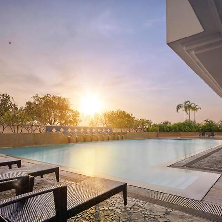 Gurney Bay Hotel, A Parkroyal Partner Hotel Джорджтаун Экстерьер фото The swimming pool at the clubhouse