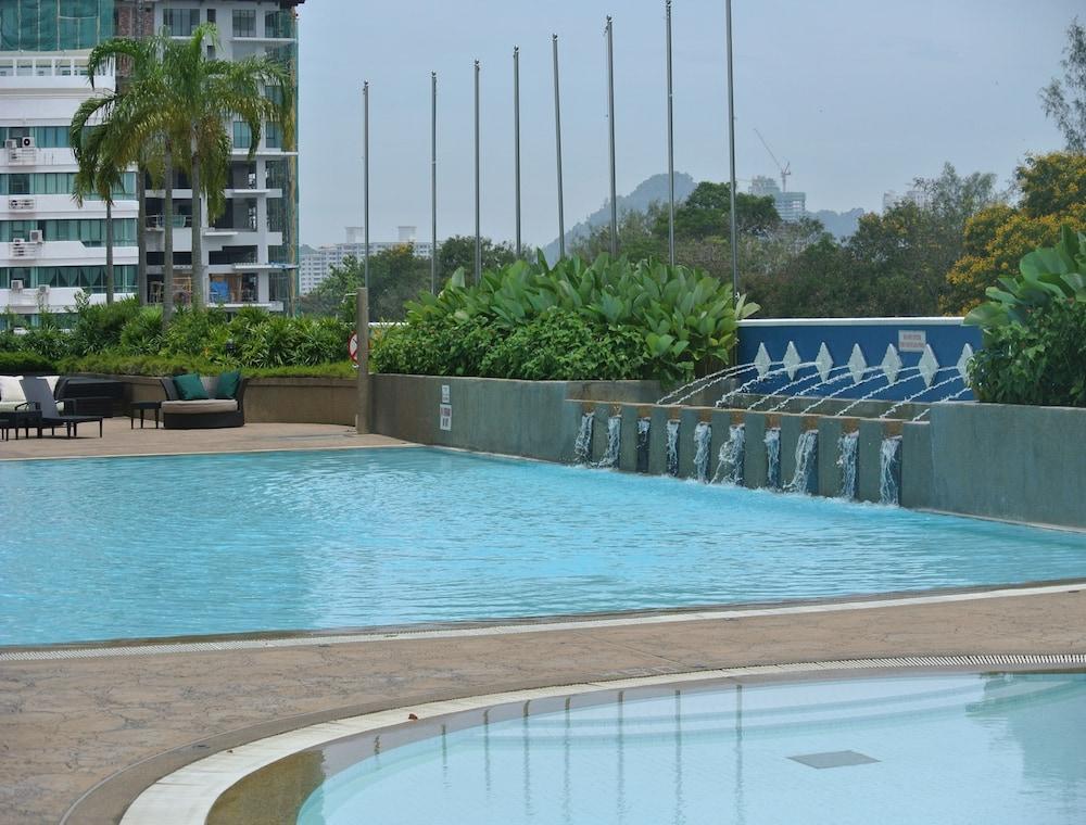 Gurney Bay Hotel, A Parkroyal Partner Hotel Джорджтаун Экстерьер фото Swimming pool