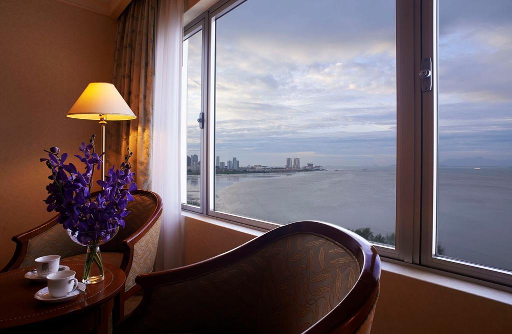 Gurney Bay Hotel, A Parkroyal Partner Hotel Джорджтаун Экстерьер фото A view of the Bay of Bengal from a room at the Taj Bengal