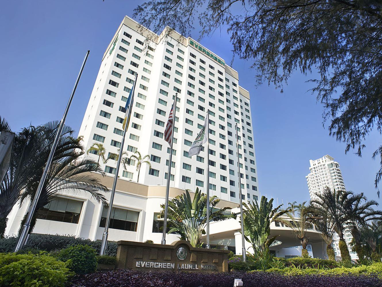 Gurney Bay Hotel, A Parkroyal Partner Hotel Джорджтаун Экстерьер фото Evergreen Laurel