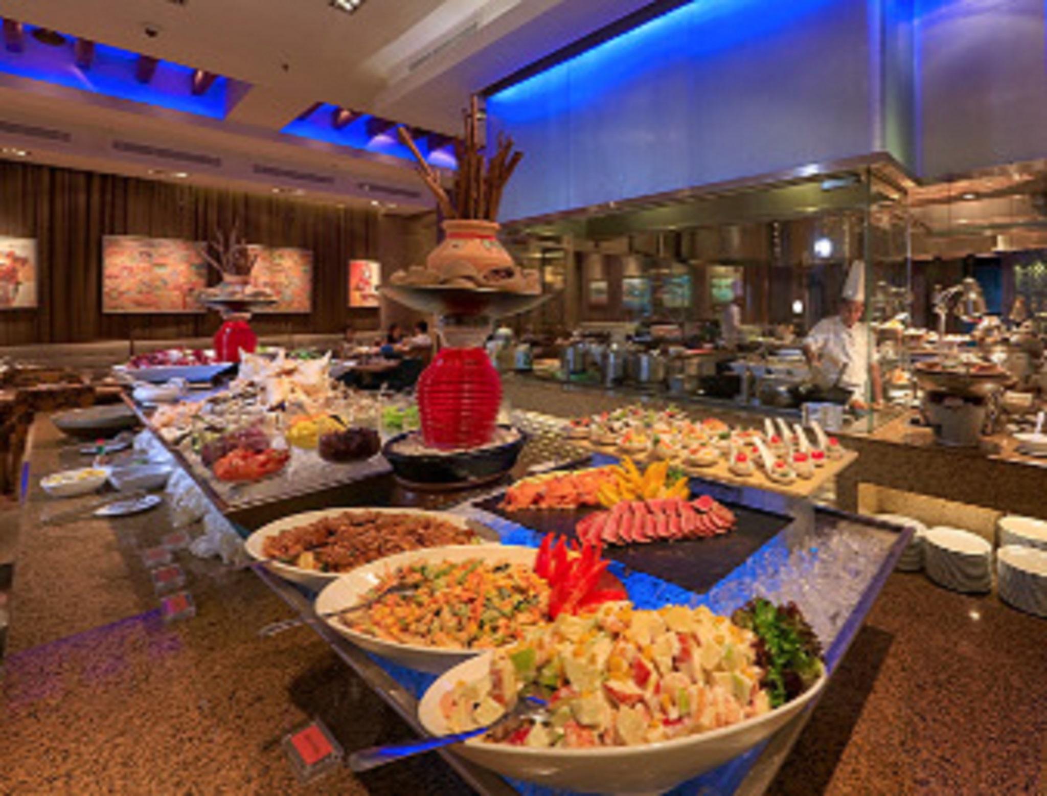 Gurney Bay Hotel, A Parkroyal Partner Hotel Джорджтаун Экстерьер фото A buffet at a hotel
