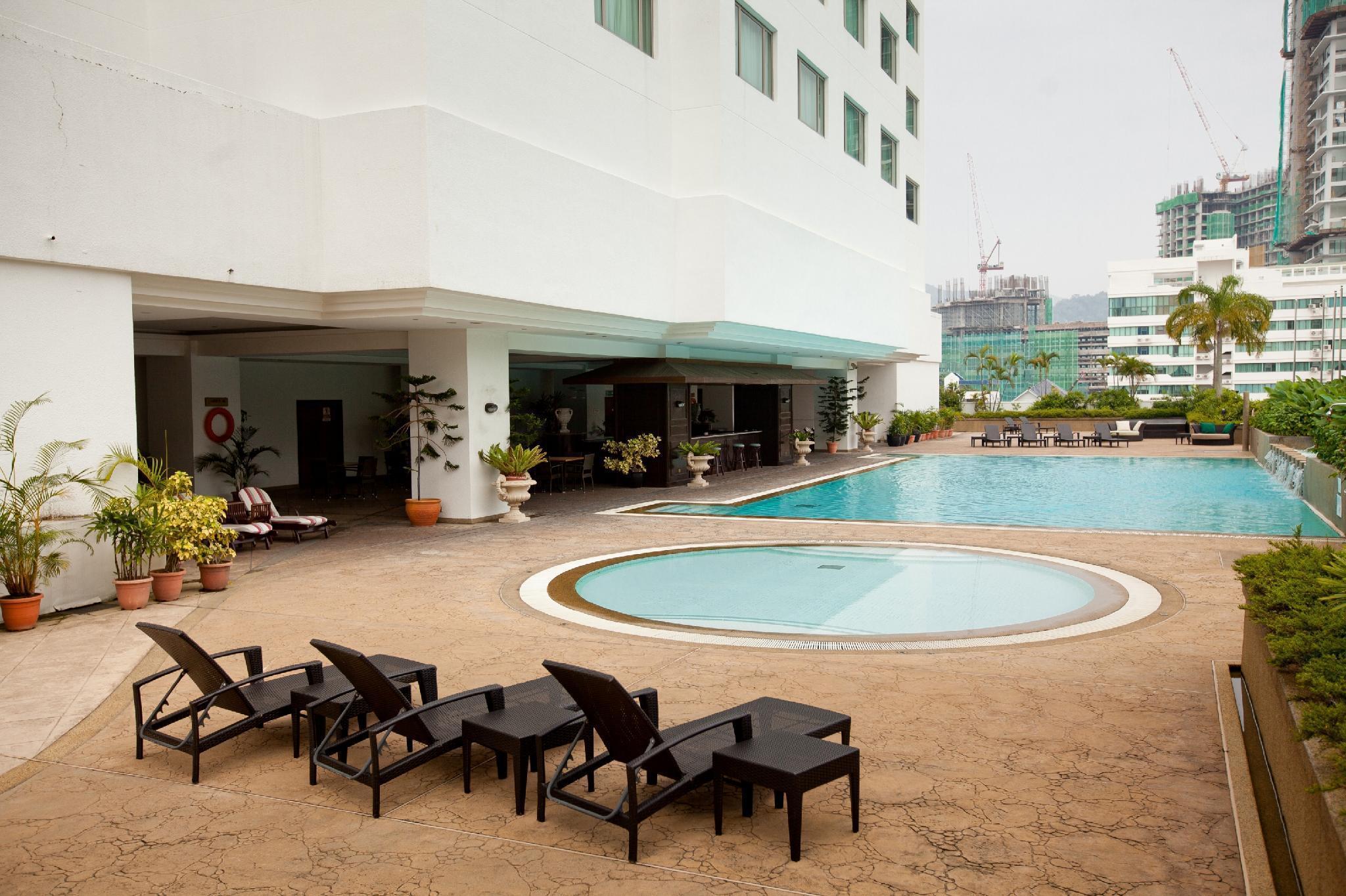 Gurney Bay Hotel, A Parkroyal Partner Hotel Джорджтаун Экстерьер фото The swimming pool at the hotel