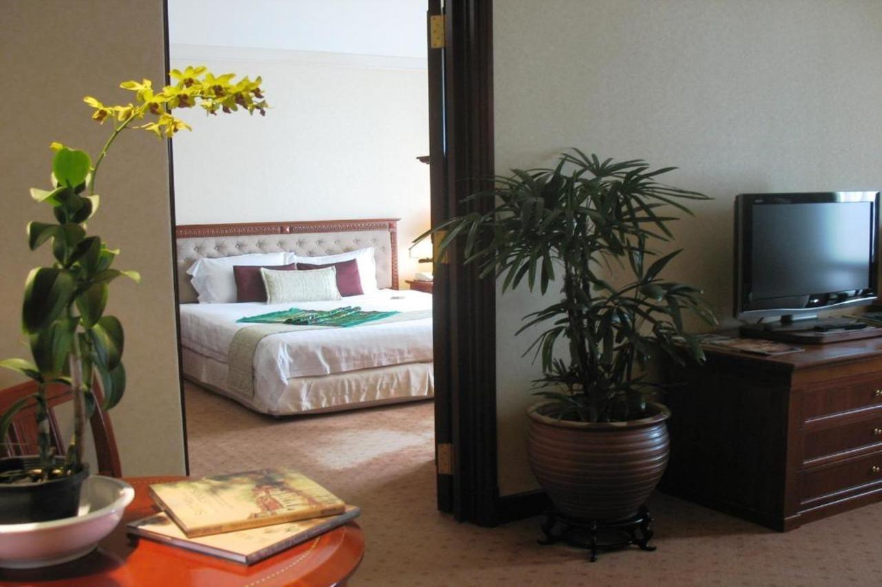 Gurney Bay Hotel, A Parkroyal Partner Hotel Джорджтаун Экстерьер фото A suite at the hotel
