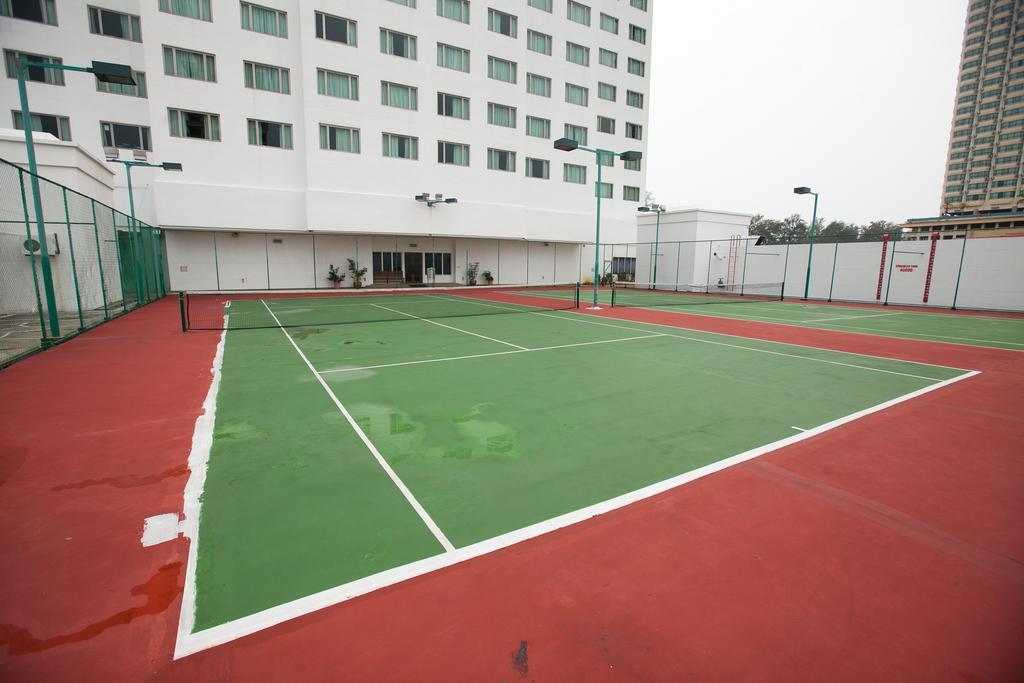 Gurney Bay Hotel, A Parkroyal Partner Hotel Джорджтаун Экстерьер фото Tennis courts